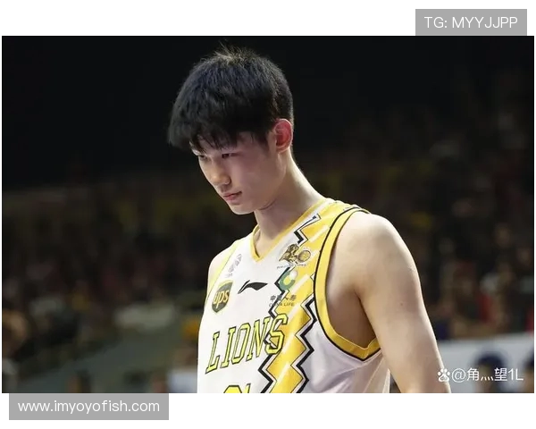 胡金秋：从青涩少年到篮球巨星的成长之路与奋斗故事